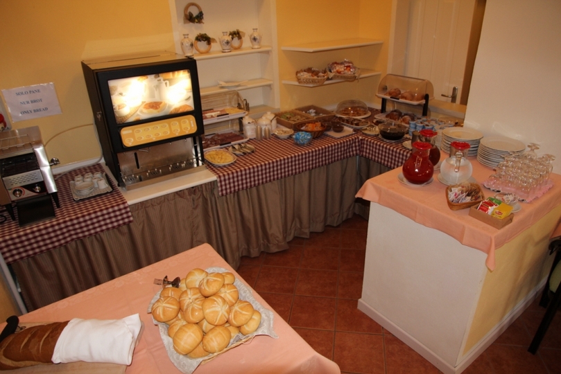 Il buffet della prima colazione al lago Park