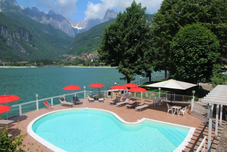 Lago Park Hotel: piscina e Gruppo Brenta 18 Lago Park Hotel: piscina e Gruppo Brenta 18