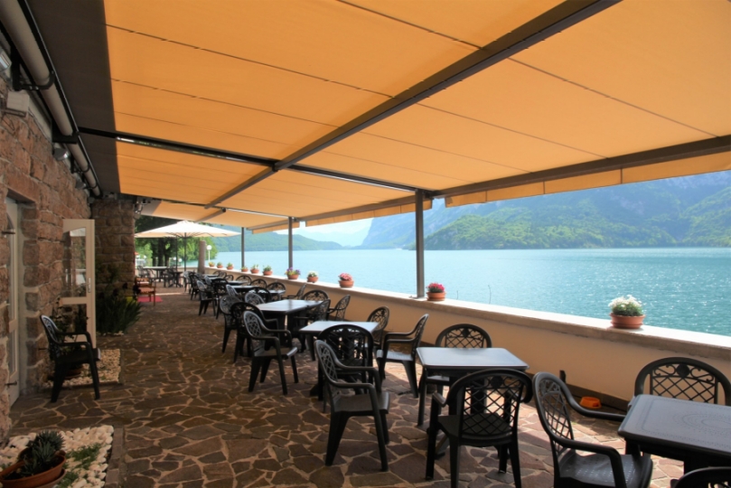 Il terrazzo ristorante sul Lago di Molveno the terrace of restaurant