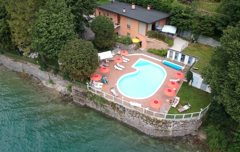 la Piscina del Lago Park Hotel Molveno, immagine aerea la Piscina del Lago Park Hotel Molveno, immagine aerea